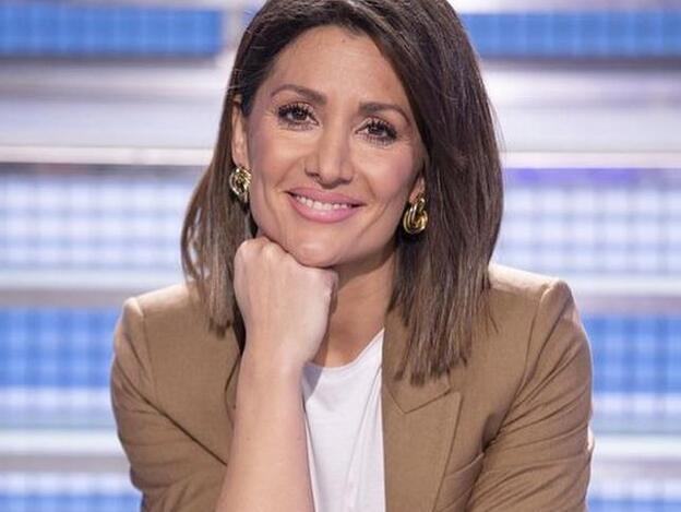 El total look rebajado de Nagore Robles para ir a la oficina: blazer de Zara y pantalón de Mango