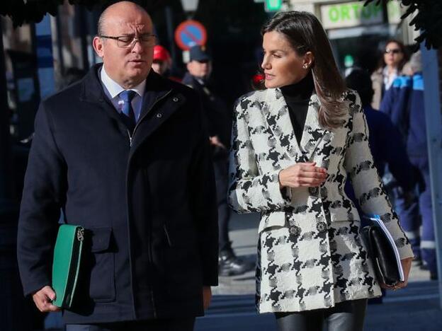 La Reina Letizia recupera la chaqueta más bonita (deseada y agotada) de Uterqüe