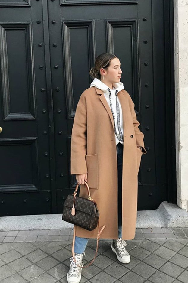 Necesitas un abrigo camel como el de Alba Díaz para llevarlo con sudadera