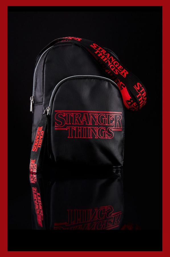 La fiebre por Stranger Things es inagotable y llega a los accesorios y pijamas de Primark