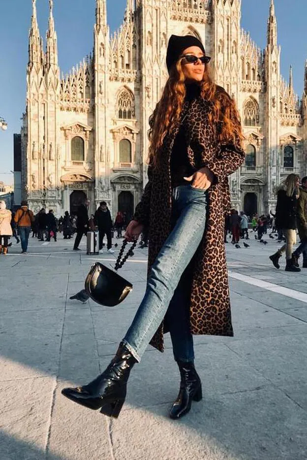Tres abrigos con estampado de leopardo, la prenda que necesitas elevar tus looks con jeans | Mujer Hoy