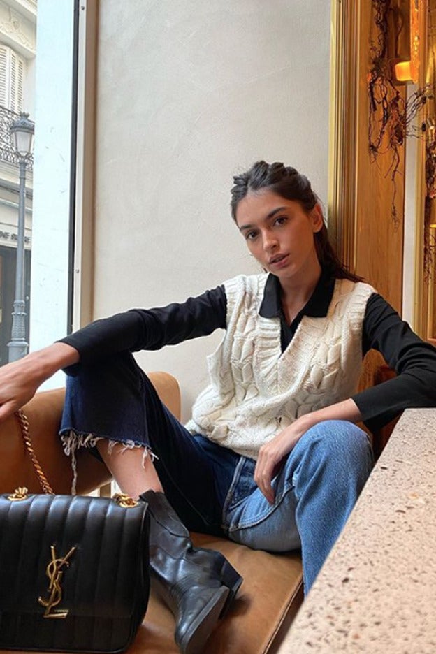 Lucía Rivera nos sorprende con el look con chaleco más impresionante del mes