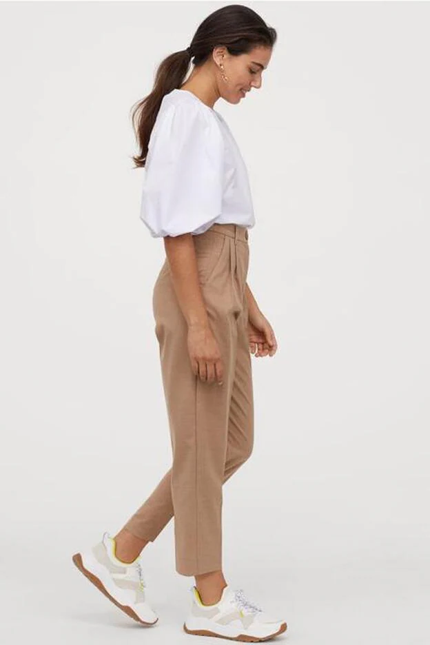 blusa blanca más bonita de colección cuesta menos de 15 en H&M | Mujer Hoy