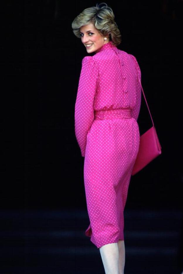 Zara copia uno de los vestidos más icónicos de Lady Di y se agota en las rebajas