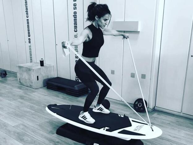 Surfear en el gimnasio, el último entrenamiento de las celebrities para fortalecer glúteos