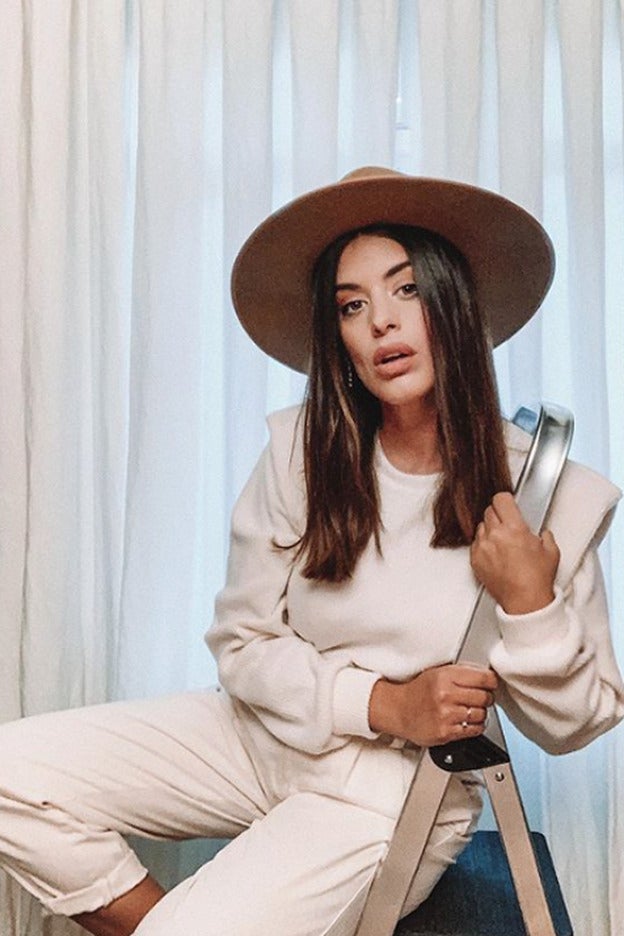 Dulceida tiene el look con hombreras que marca la diferencia y es de Bershka