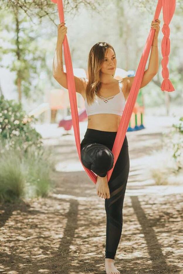 Yoga aéreo: qué es y por qué deberías practicarlo