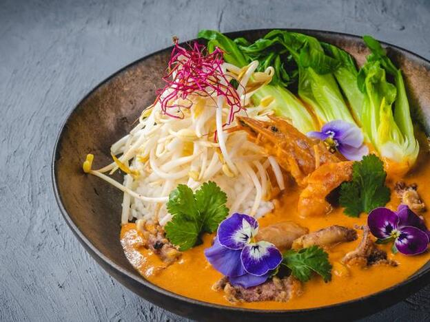 El curry rojo de carabinero y chipirón.