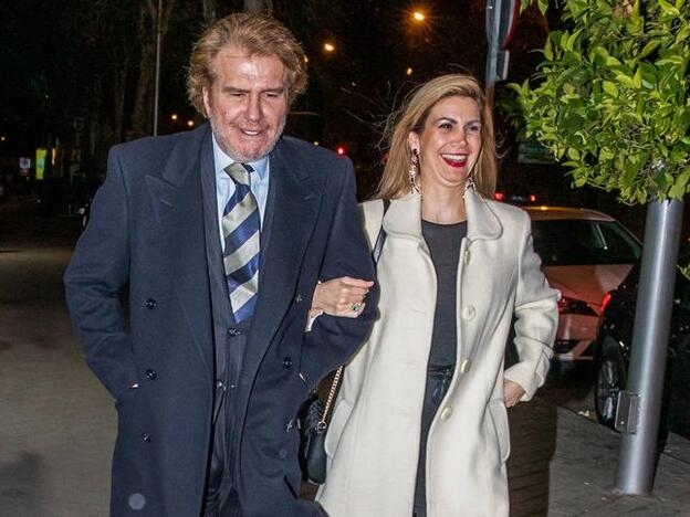 Desvelada la identidad de la mujer rubia que aparece con Bigote Arrocet en sus últimas fotos