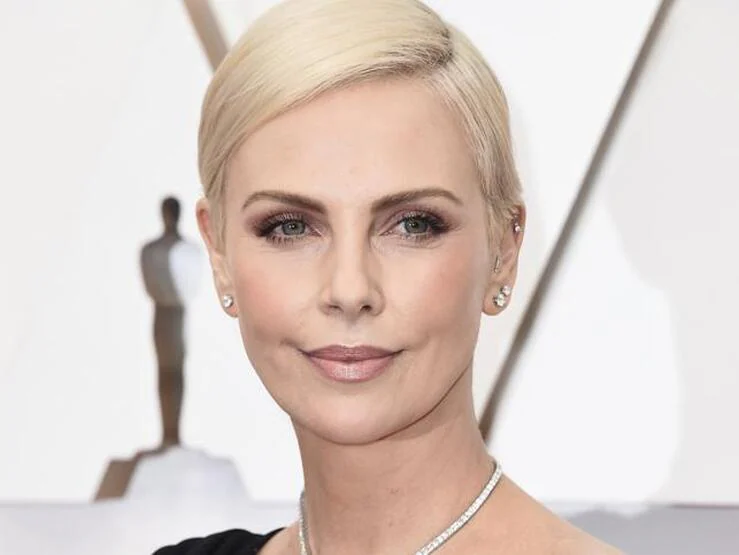 De Charlize Theron a Scarlett Johansson: los mejores peinados y looks de maquillaje de los Oscar 2020