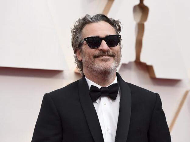 ¿Por qué Joaquin Phoenix llevaba gafas de sol en la alfombra roja?