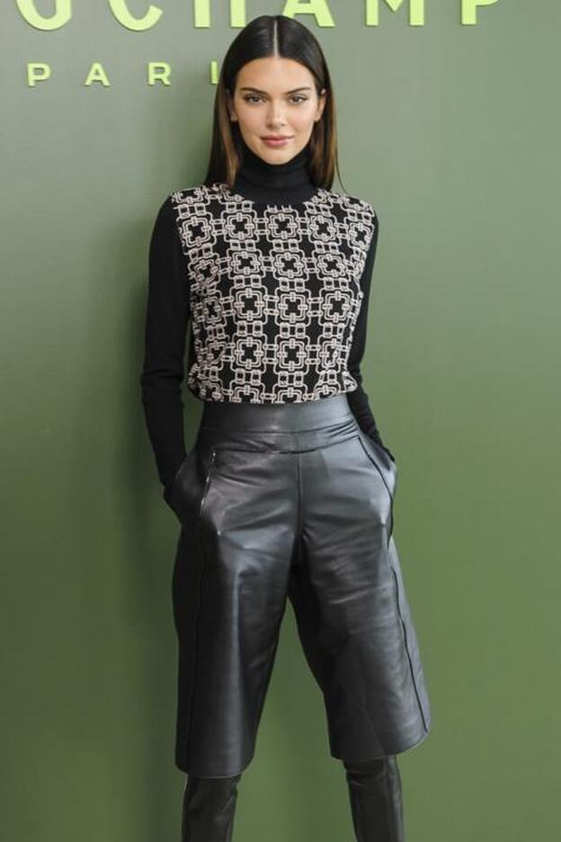 Kendall Jenner sabe cómo queremos llevar las bermudas desde ya