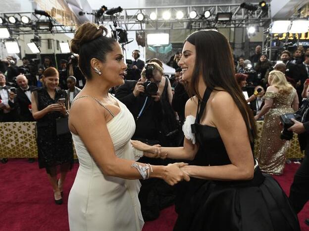 Salma Hayek, Penélope Cruz y su foto más íntima en los Oscar (que demuestra que son amigas de verdad)