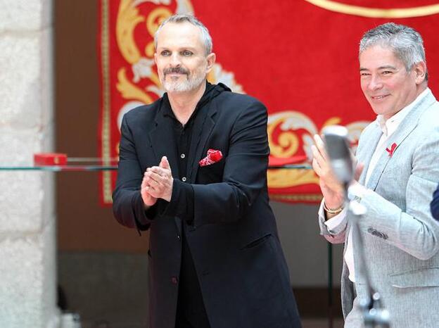 Boris Izaguirre será el guionista del 'biopic' de Miguel Bosé