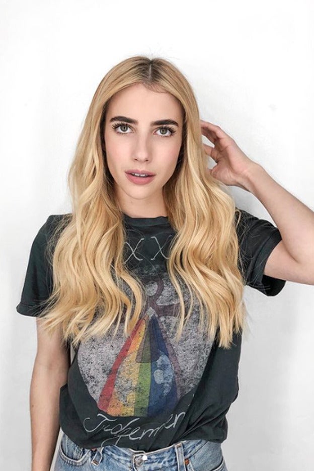 Pillamos a Emma Roberts llevando la blusa de leopardo más romántica de Mango