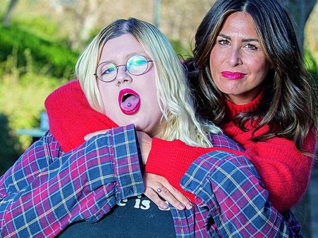 Nuria Roca: "A Esty le encanta explorar los lados oscuros de la vida. Yo soy mucho más miedica"