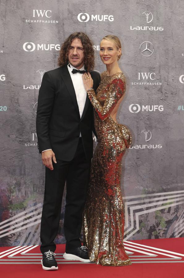 Parejas en la alfombra roja de los Premios Laureus 2020: Carles Puyol y Vanesa Lorenzo