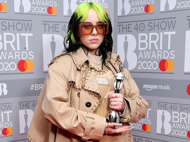 Cómo hacerte unas raíces verdes flúor en el pelo como las de Billie Eilish
