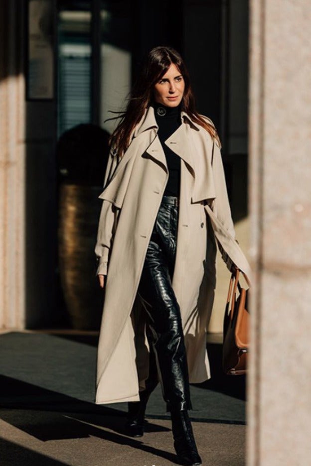 Gala González tiene el look con gabardina que siempre resulta impecable