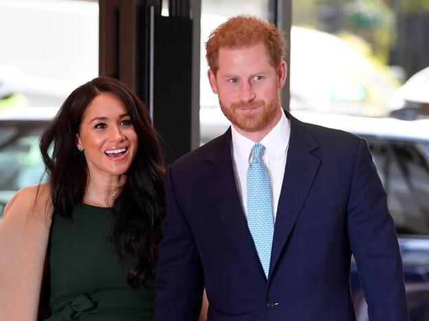 El príncipe Harry y Meghan Markle continúan su batalla de comunicados con la reina Isabel