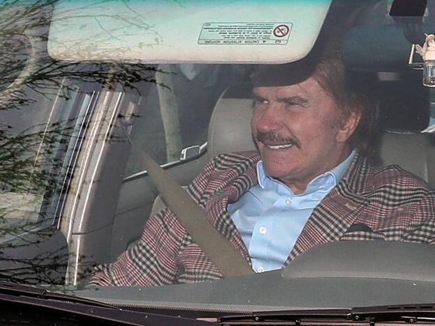 Bigote Arrocet recoge sus cosas de casa de María Teresa Campos... y esta estalla