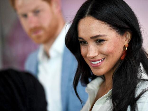 El biógrafo de su suegro, último enemigo público de Meghan Markle