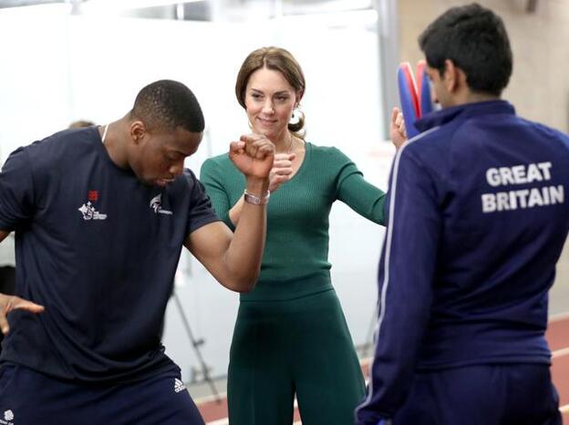 Kate Middleton demuestra con un pantalón de Zara que el deporte no está reñido con la elegancia