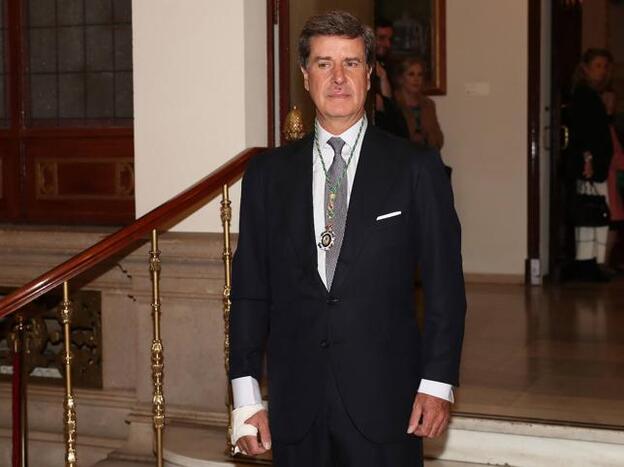 La soledad fraternal de Cayetano Martínez de Irujo en su noche más especial