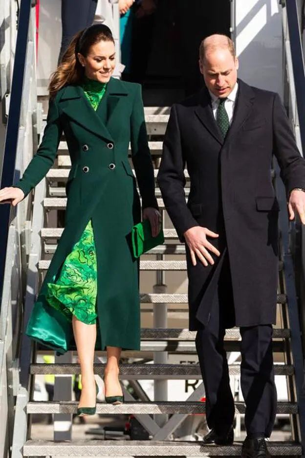 Kate Middleton y el príncipe Guillermo en su llegada a Dublín.