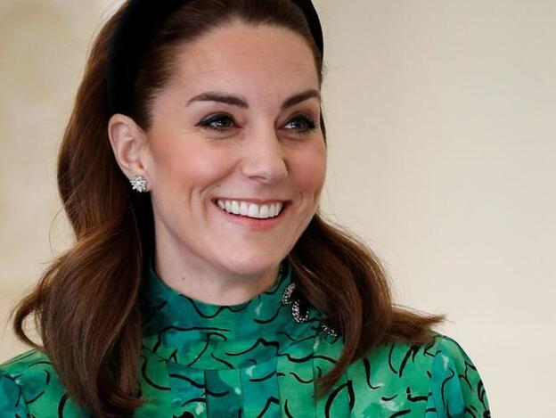 Kate Middleton apuesta por el verde con el vestido estampado más arriesgado