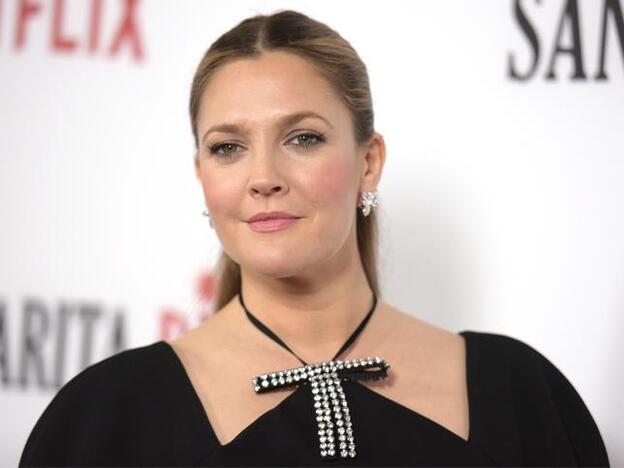 Este es el truco con el que Drew Barrymore disimula un granito explotado