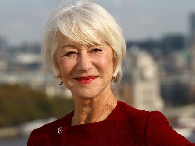 Sabemos cuál es la razón por la que Helen Mirren no se tiñe el pelo blanco y se deja las canas