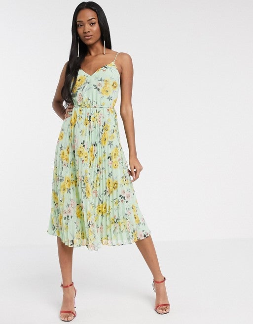 Los vestidos de invitada más bonitos para bodas de primavera están en Asos