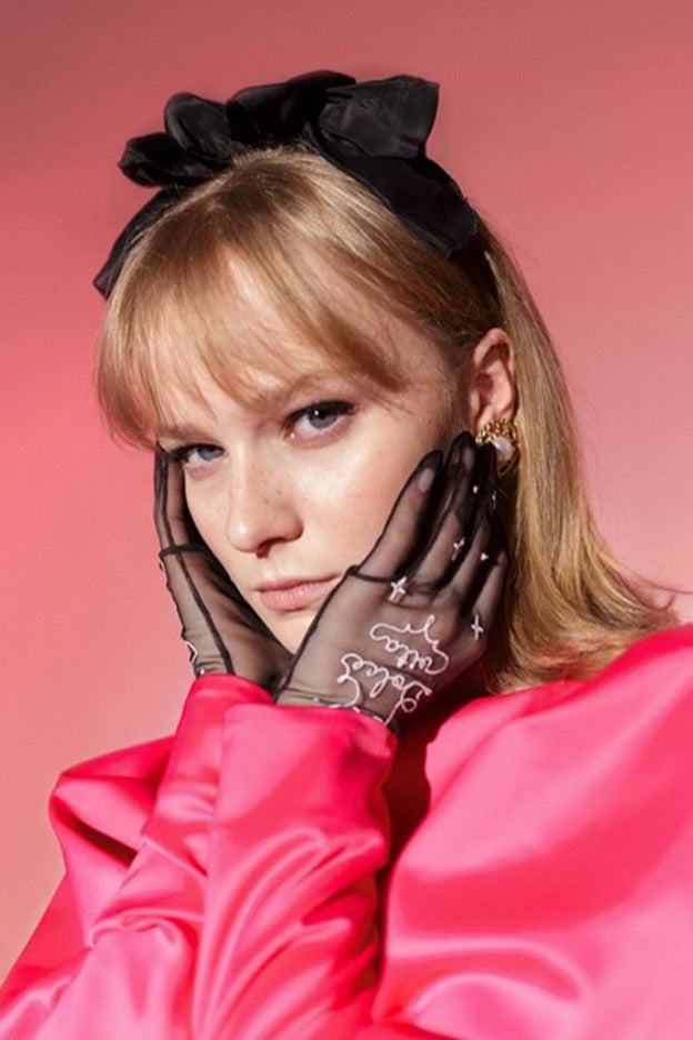 Los mejores trucos para no tocarte la cara y evitar el coronavirus (maquillarte es uno de ellos)