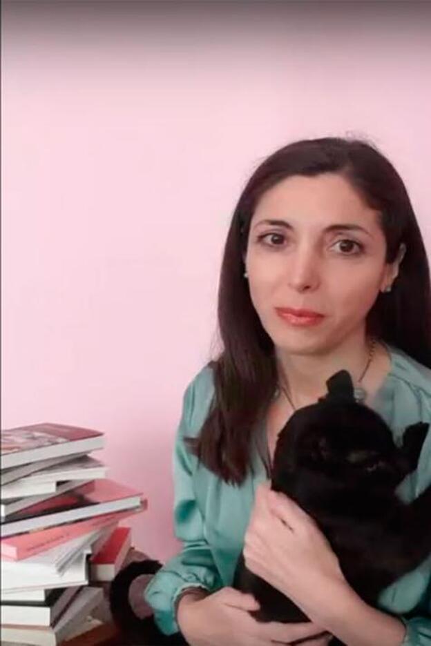 Espido Freire con #mujerhoyencasa: "Si podéis leer, leed aquello que teníais pendiente y no os sentáis culpables si no lo podéis acabar"