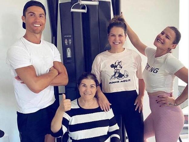 La madre de Cristiano Ronaldo, de vuelta en casa tras sufrir un ictus