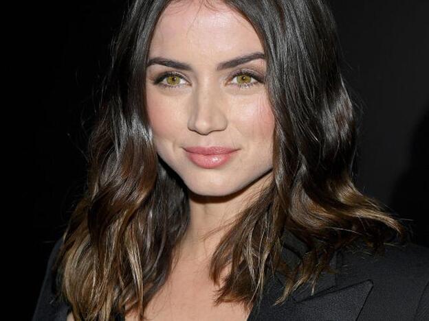 Ana de Armas arrasa con una chaqueta de terciopelo muy original y sabemos de dónde es