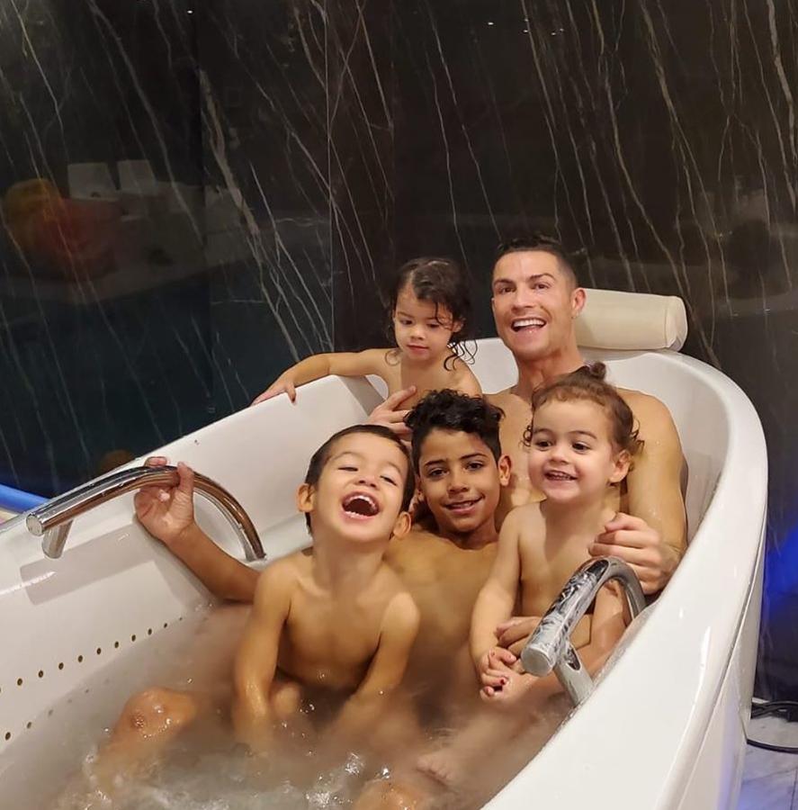 Famosos con familia numerosa en cuarentena: Cristiano Ronaldo