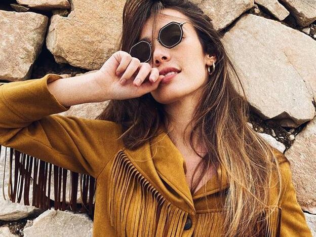 Ana Moya ha encontrado la chaqueta de flecos más bonita y está en las rebajas de Bershka