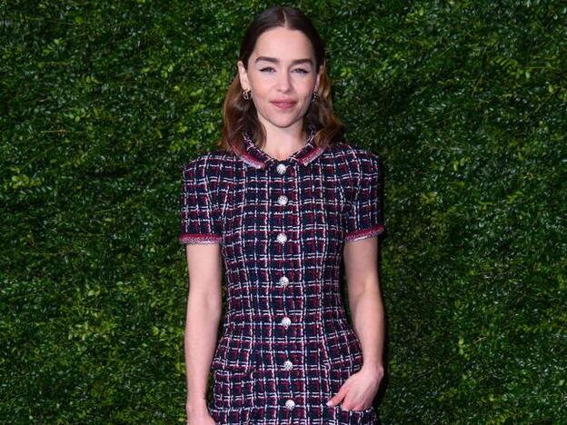 ¿Quieres cenar con Emilia Clarke? Es posible: solo tienes que ser solidario y seguir sus instrucciones