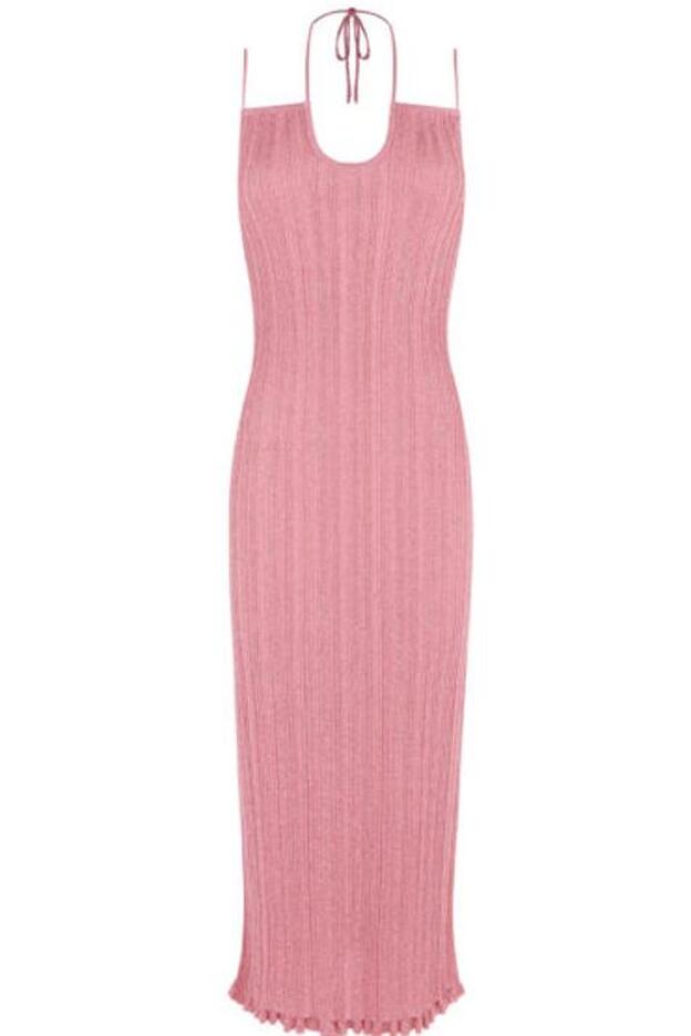 El vestido de lúrez rosa de My Peep Toes no puede ser más sexy y revelador.