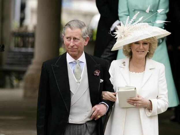 El príncipe Carlos y Camilla celebran su 15 aniversario de boda con esta foto desde su aislamiento