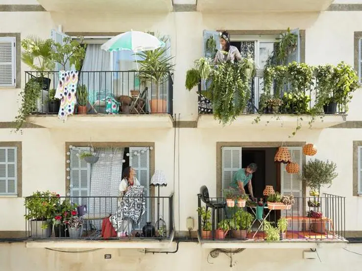 Desearías que fuera más grande, pero... hay que conformarse: cómo decorar tu mini balcón para ser más feliz