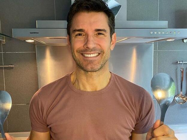 El divertido vídeo de Jesús Vázquez imitando a David Bisbal ¡con peluca incluida!