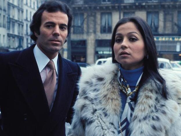 La inédita imagen de Isabel Preysler y Julio Iglesias, historia de un amor a primera vista