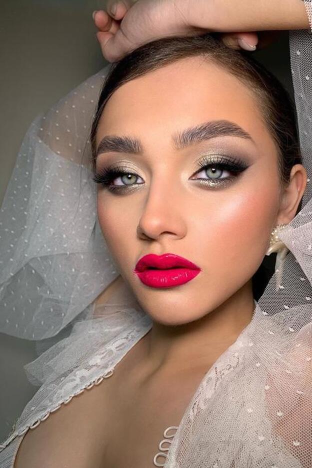 Te enseñamos a depilar bien tus cejas de la forma más fácil para que no acabe en desastre