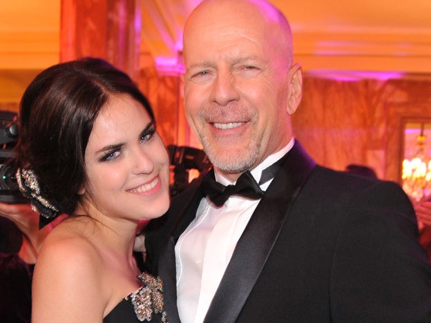 Bruce Willis se mete a peluquero doméstico y le rapa la cabeza a su hija Talullah en homenaje a su madre, Demi Moore