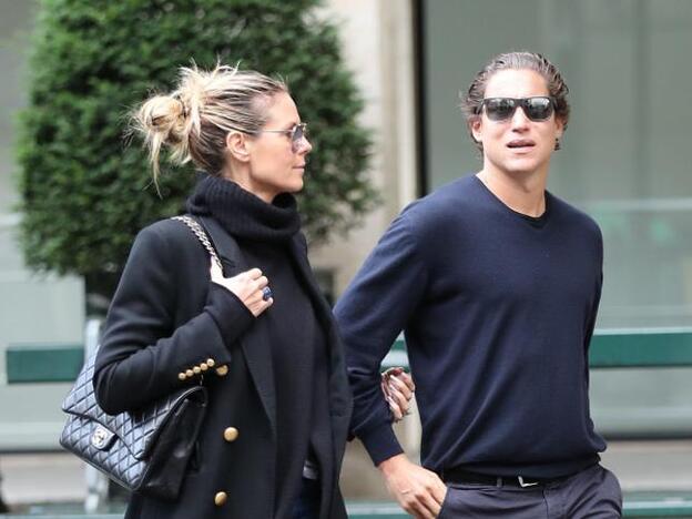 Vito Schnabel paseando por París junto a la modelo Heidi Klum en octubre de 2016