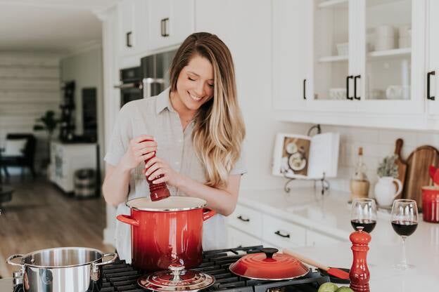 La cocina es zona segura si la desinfectas a conciencia. Y si además consumes los alimentos que descubirás si pinchas en la foto, reforzarás tus defensas./unsplash