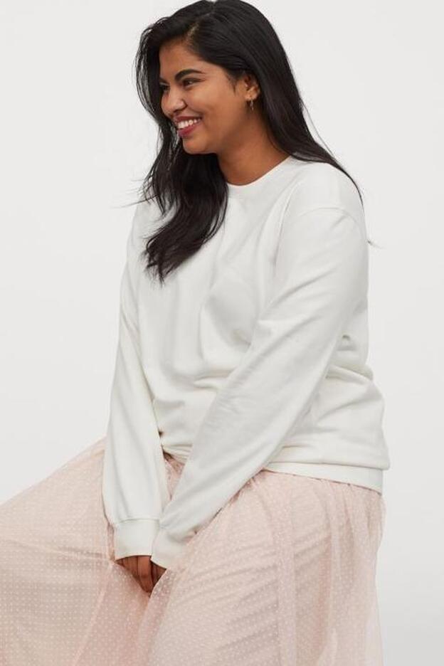 Hemos encontrado el look curvy de tul perfecto para celebrar el final de la cuarentena